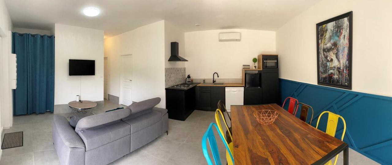Logis Dans Ancien Relais De Poste Apartment Saint Julien Les Rosiers Екстериор снимка