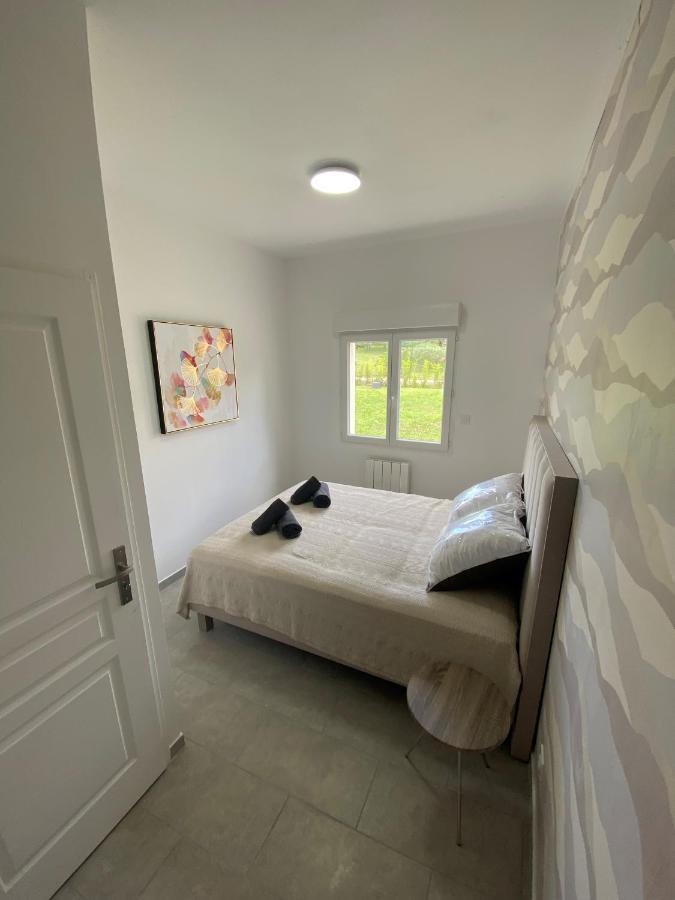 Logis Dans Ancien Relais De Poste Apartment Saint Julien Les Rosiers Екстериор снимка