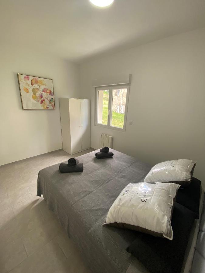 Logis Dans Ancien Relais De Poste Apartment Saint Julien Les Rosiers Екстериор снимка