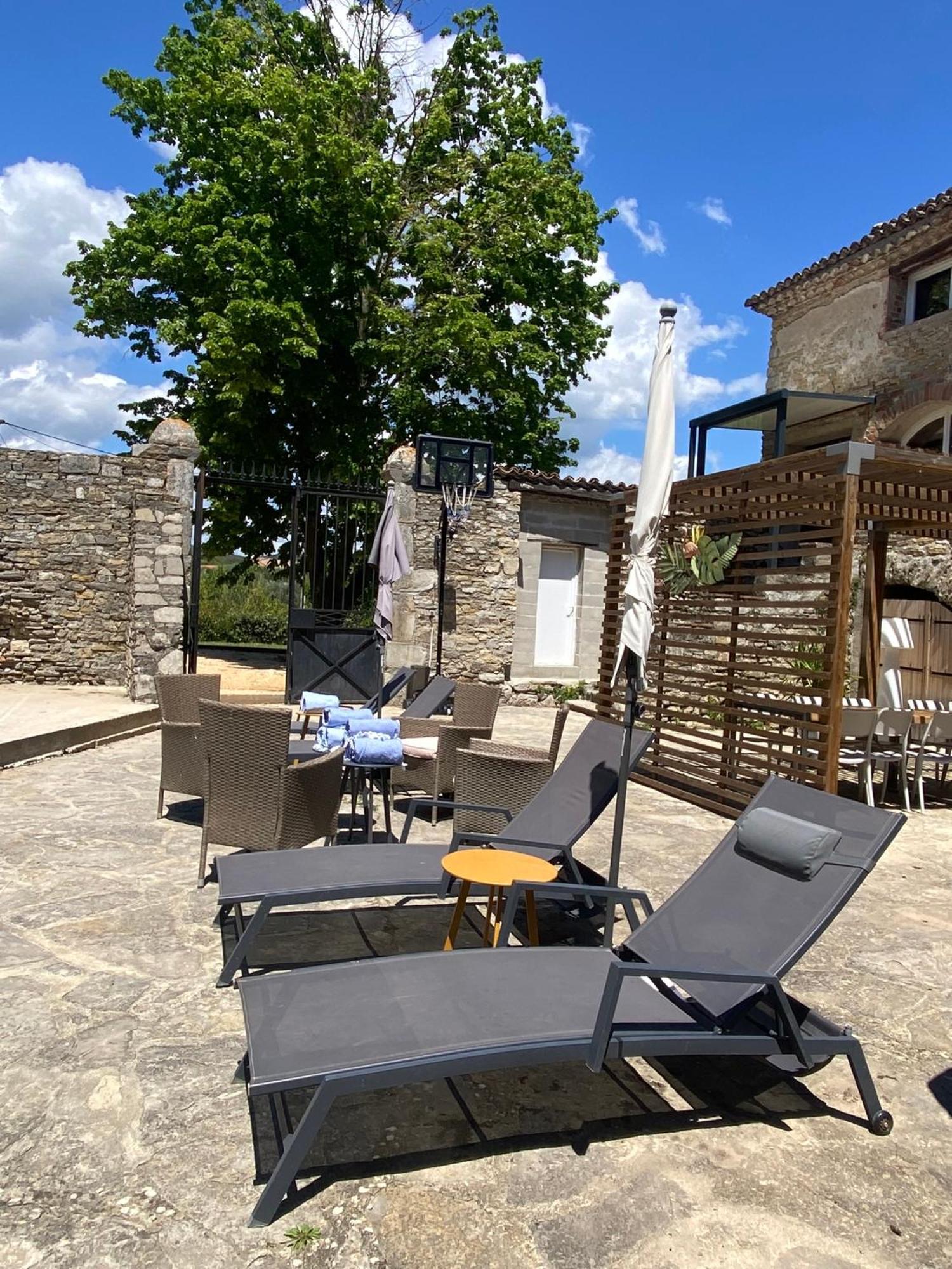 Logis Dans Ancien Relais De Poste Apartment Saint Julien Les Rosiers Екстериор снимка