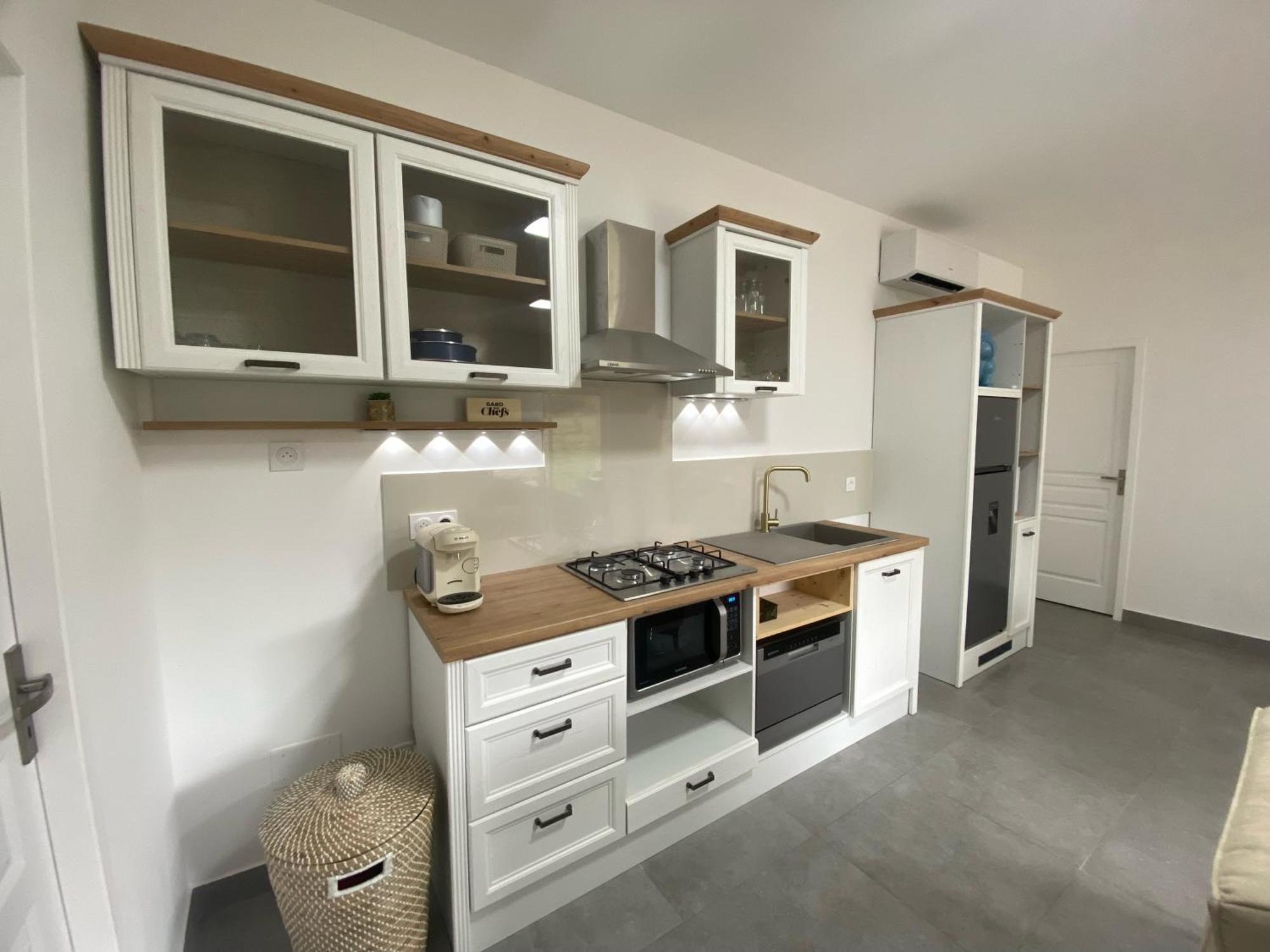 Logis Dans Ancien Relais De Poste Apartment Saint Julien Les Rosiers Екстериор снимка