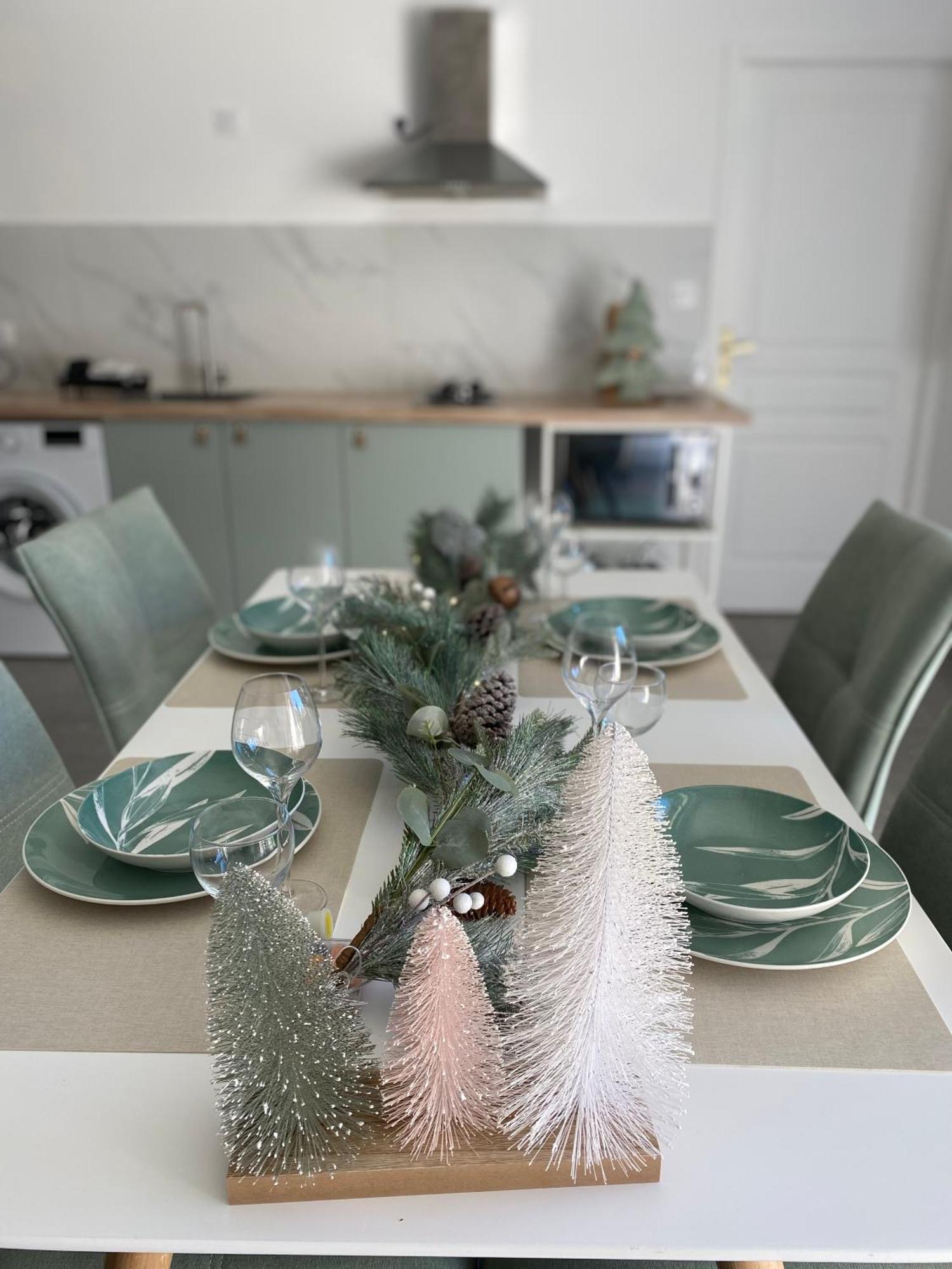Logis Dans Ancien Relais De Poste Apartment Saint Julien Les Rosiers Екстериор снимка
